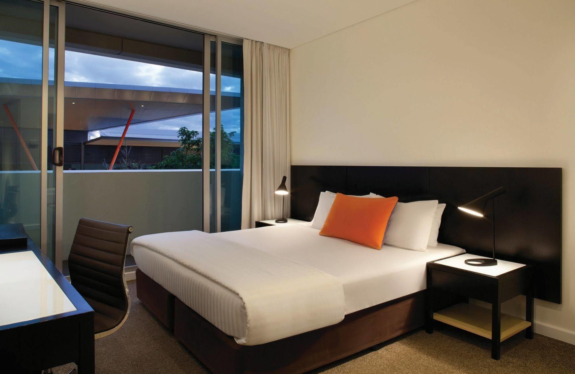 Adina Apartment Hotel Perth Buitenkant foto