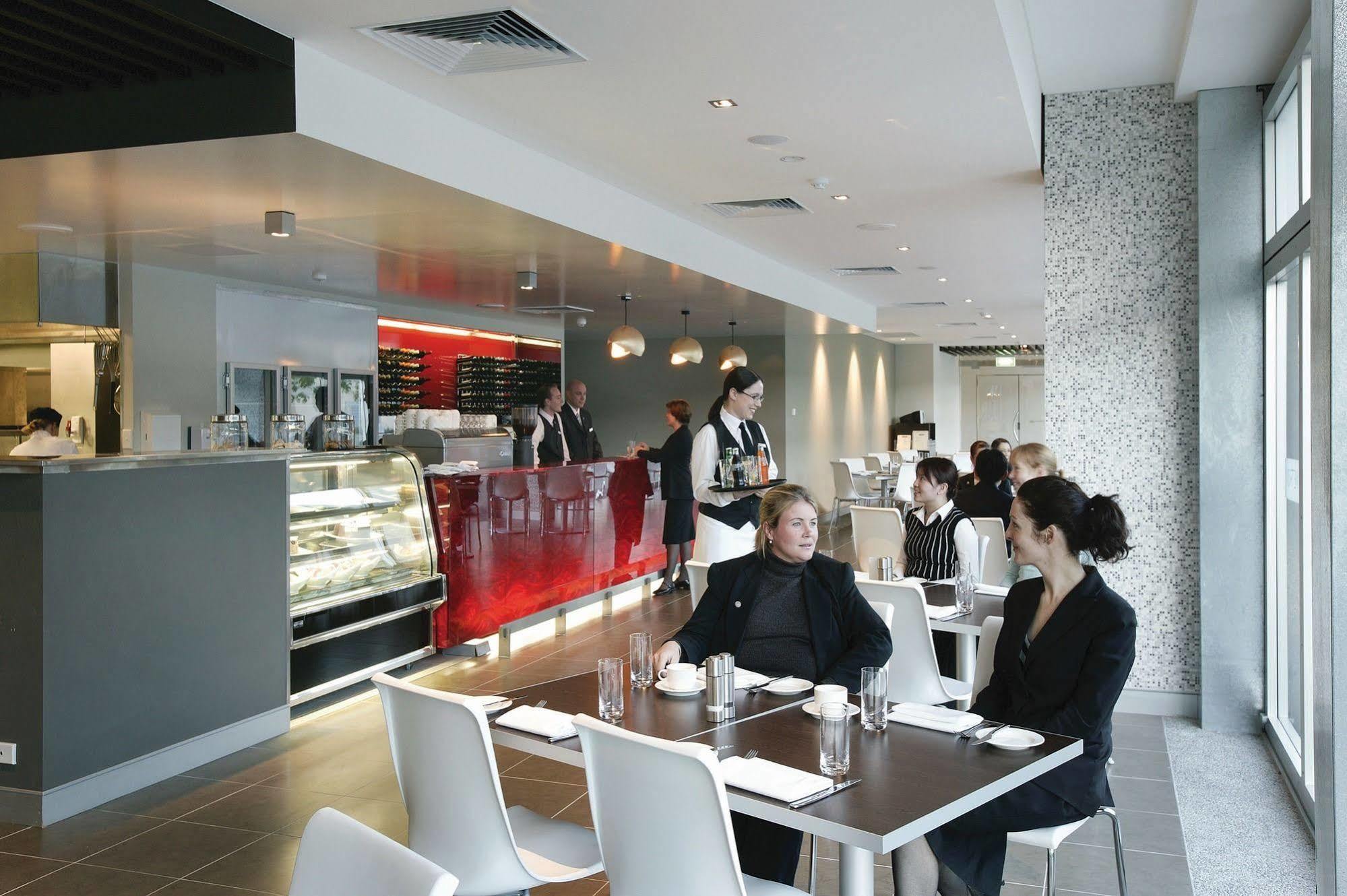 Adina Apartment Hotel Perth Buitenkant foto
